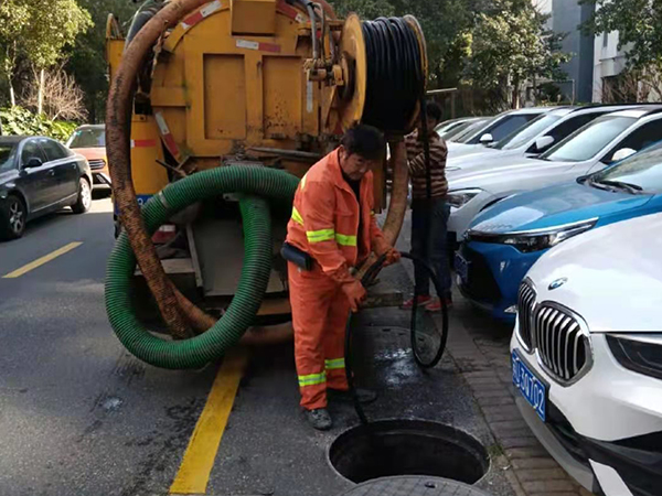 卫滨排污管道清淤